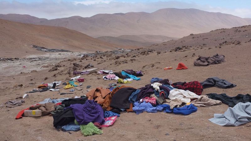 Textilabfälle in der Wüste Atacama in Chile Textilabfälle in der Wüste Atacama in Chile