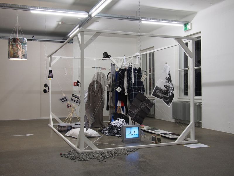 Begegnungen von Mode und Kunst Displaying Fashion Opener