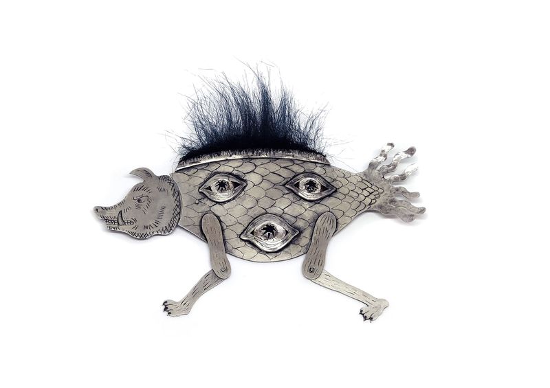 Theresa Macourek, Norbert_1, 2018 925 etched and chased silver, riveted with mounted onyxes © Theresa Macourek Theresa Macourek 2018