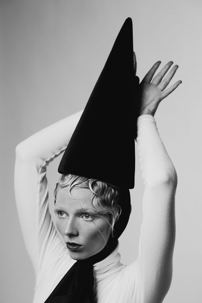 13|15 Sassa Ann Van Wyk; Tower Hat; Model: Runa Hansen; © Tim Cavadini